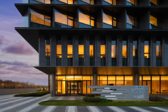 Fairfield by Marriott Shanghai Lingang Special Area Отели рядом с достопримечательностью «Underground Plaza»