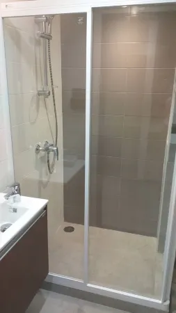 Prom Hotel Отели рядом с достопримечательностью «Insi Chantharasathit Stadium»