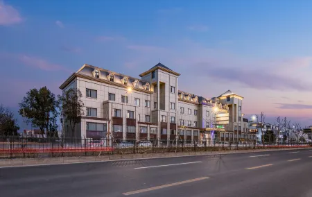 Holiday Inn Express Shanghai Jiading New City Отели рядом с достопримечательностью «Guyi Garden»