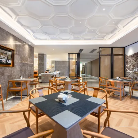 Vienna International Hotel (Zhangzhou Huichang Drama Town)