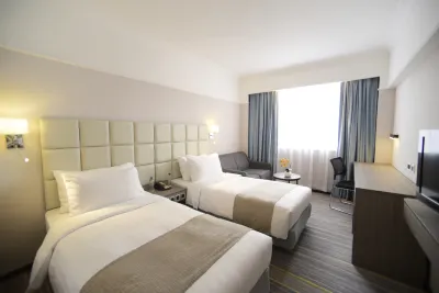 Panda Hotel Hotels near Kwai Fong Station - Exit B