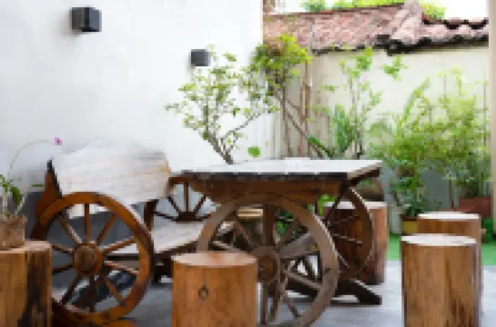 Banyan Tree Courtyard Homestay (Beihai Yintan Branch)