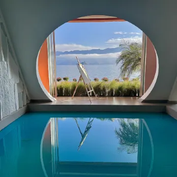 Sanseyunhe LuguLake Hotel