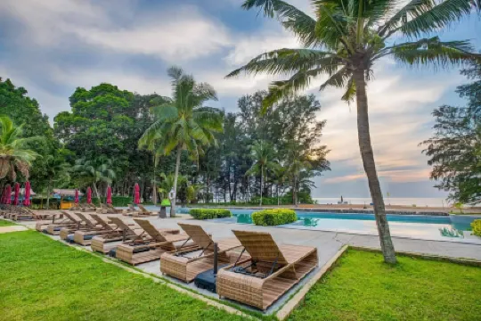 Estella Phuket Mai Khao Beach Resort Отели рядом с достопримечательностью «Май Кхао»