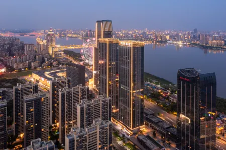 Atour Hotel Nanchang Honggutan Mixc Отели рядом с достопримечательностью «Jiangxi Science and Technology Normal University (Hongjiaozhou Campus)»