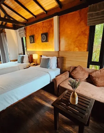 ห้องเตียงแฝดริมสระน้ำ