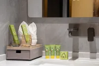 武漢歡樂谷萊亞中庭ホテル(武漢高速鉄道駅) 武漢科技大学 (青山キャンパス)周辺のホテル