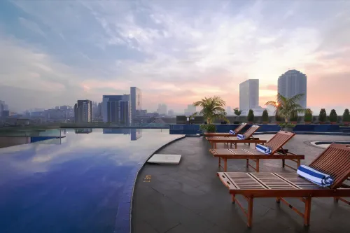 Merlynn Park Hotel Отели в г. Центальная Джакарта