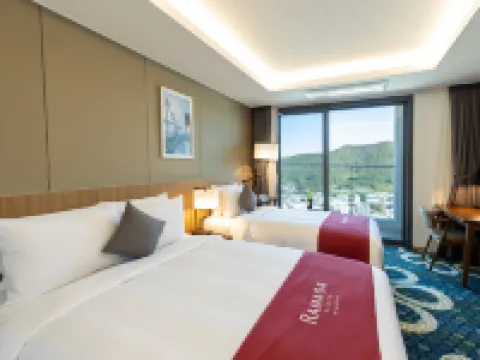 รามาดา พลาซา โดย วินดัม ดอลซัน เยโซ โรงแรมในยอซู