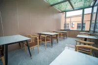 Coiorful Danxia Chunyu Hotel