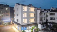 Tonglu Yueting Lanshan Homestay (OMG Heartbeat Paradise Store) Hotel di 