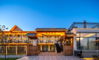 Jushan Wangjing Boutique B&B (Nalati Scenic Area Branch)