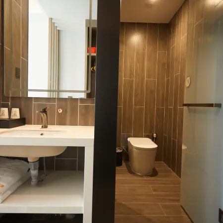 Mandarin Holiday Hotel