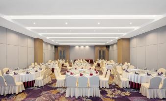 Pearl River International Hotel(Metro station YiJing Lu)