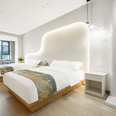 Zhongcheng Impression Homestay (Longweiguan Branch of Dali Affiliated Hospital) โรงแรมใกล้ถ้ําทั่วไป