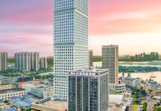 武汉九州通天鹅酒店（王家湾人信汇店）外景图