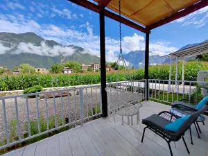 Danba Blue Bird Homestay