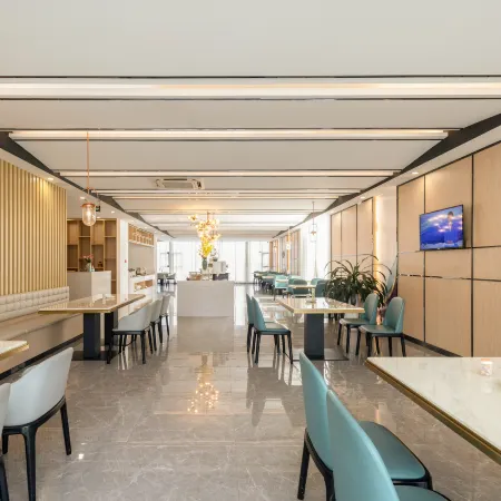 Clover Holiday Hotel (Guiping Xinggui)