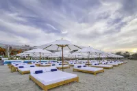 Radisson Blu Hotel and Resort Abu Dhabi Corniche - Beach