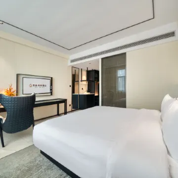 Kelly · N&M Hotel (Guilin North High-speed Railway Station)