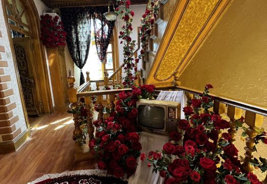 Huahaijian Homestay의 깔끔하고 현대적인 객실 모습 