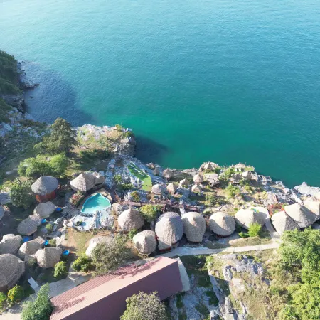 Paree Hut Resort Отели рядом с достопримечательностью «Ко Си Чанг»