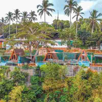 Noni's Resort Hotel Exterior