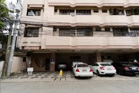 Bryan Condo Suites Makati near Airport. Отели рядом с достопримечательностью «Belmont Agricorp»