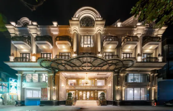 豪華天堂套房酒店 鄰近河內西湖的酒店