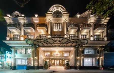 Luxe Paradise Suite Hotel Trich Sai Отели рядом с достопримечательностью «Hanoi University of Science and Technology»