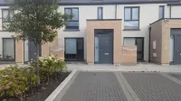New House, Private Rooms in a Peaceful Neighborhood Hotels in Lucan