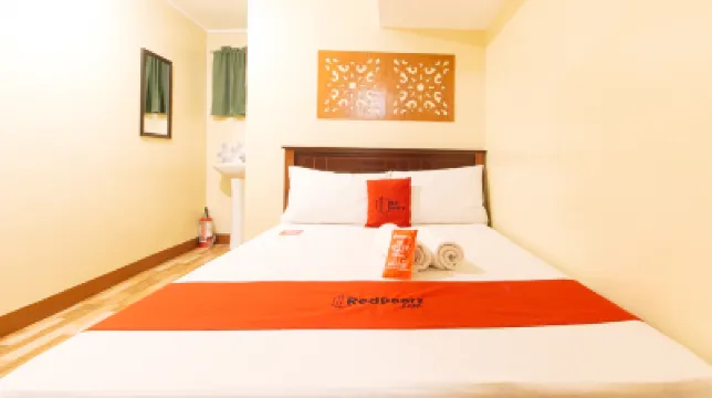 RedDoorz near PNR Espana Station Hotels in Sampaloc