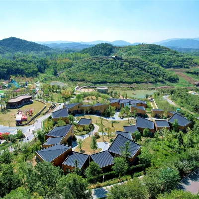 Guangshan Wooden House B&B Hotels near Jingju Temple