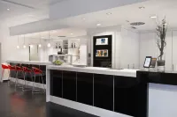 Wyndham Garden Duesseldorf City Centre Koenigsallee - bar