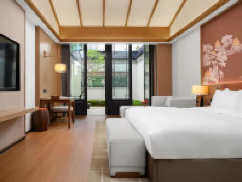 Huanghai Hotel（No.2 Bathing Beach Fisherman's Wharf Scenic Area Hotel） Hotels near Yantai Haichang Whale Shark Ocean Park
