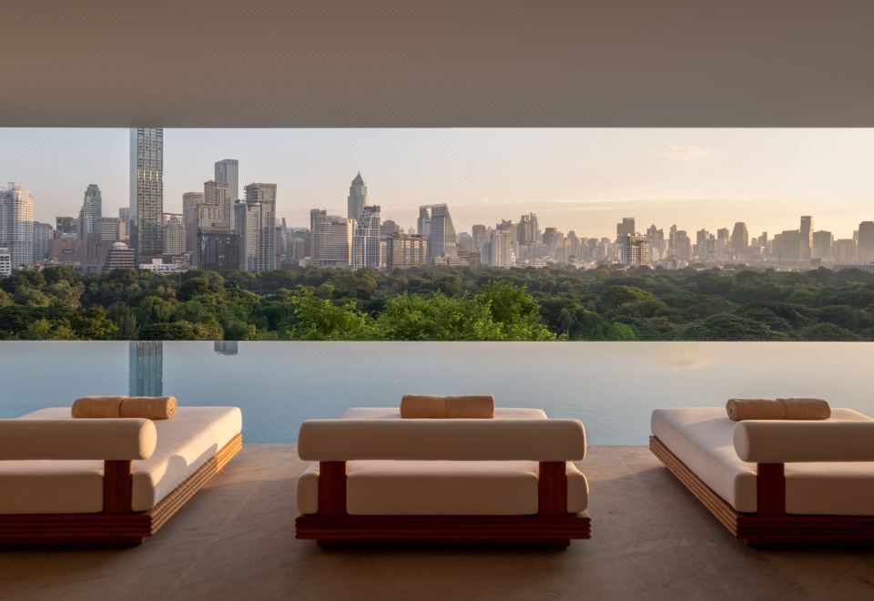 1. 두짓타니방콕..