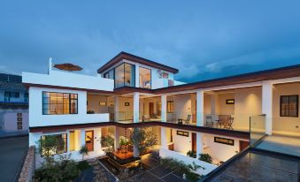 Anxun · Holiday Villa Resort Guesthouse (Dali Ancient City Branch)