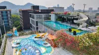 Balcony Courtyard Sriracha Hotel & Serviced Apartments - Rooftop Pools