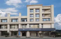 홈인 · neo (상하이 린강 신도시 디수이호 지하철역) 풍차만 주변 호텔