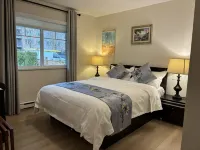 Holiday House in Coquitlam Center Hotels in Port Coquitlam