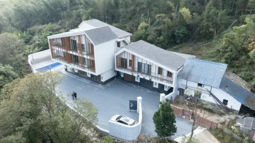 Happy Retreat in the Mountains