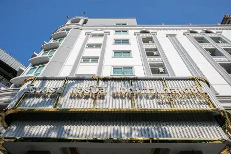 Airbus Hotel @ Phawana Station Отели рядом с достопримечательностью «Insi Chantharasathit Stadium»