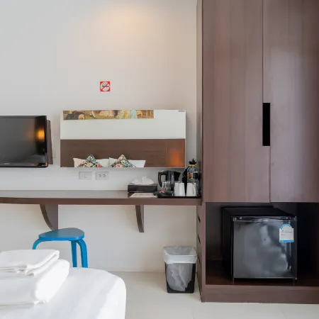 Rodina Beach Hotel Отели рядом с достопримечательностью «Парк Юрского Периода»