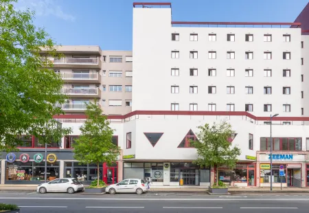 B&B Hotel Amiens Centre Cathédrale Отели рядом с достопримечательностью «Парк Сен-Пьер»