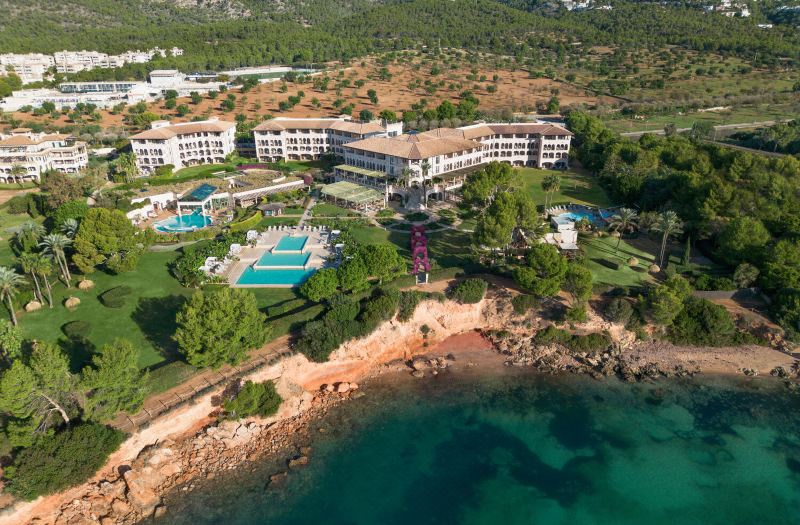 The St. Regis Mardavall Mallorca Resort