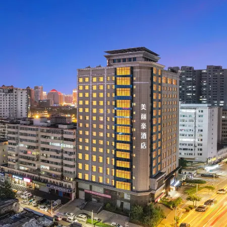 Merlinhod Hotel Отели рядом с достопримечательностью «Бассейн Черный Дракон»