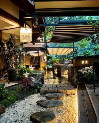 青城山丨味水記憶丨臨河親水·温泉秘湯在地美食體驗民宿 五龍溝周辺のホテル