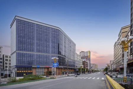 Kuanpeng Hotel (Wuchuan Airport) Отели рядом с достопримечательностью «Chenlanbin Former Residence»