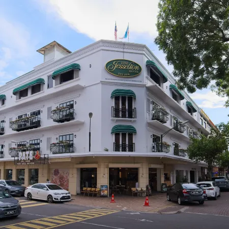 The Jesselton Hotel Отели рядом с достопримечательностью «Часовая Башня Аткинсон»