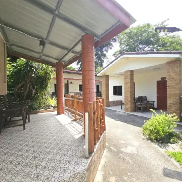 Samet Bell House Отели рядом с достопримечательностью «Ao Wong Deuan»